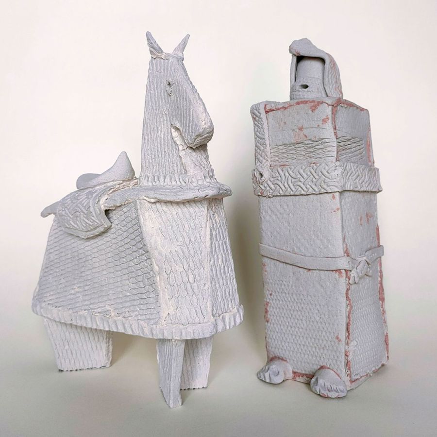 Nizam Orçun Önal, "Knights No:1", Stoneware, 1240°, 19 x 16 x 7 cm / 21 x 6 x 7,5 cm.