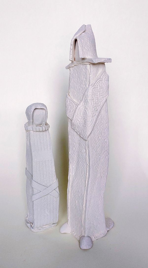 King & Queen No:2, 2023, Stoneware, 1240°, 20 x 5 x 6 cm / 31 x 8 x 9 cm.