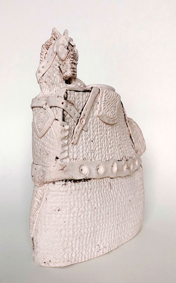 Knights No:5, 2023, Stoneware, 1240°, 29 x 16 x 5 cm.