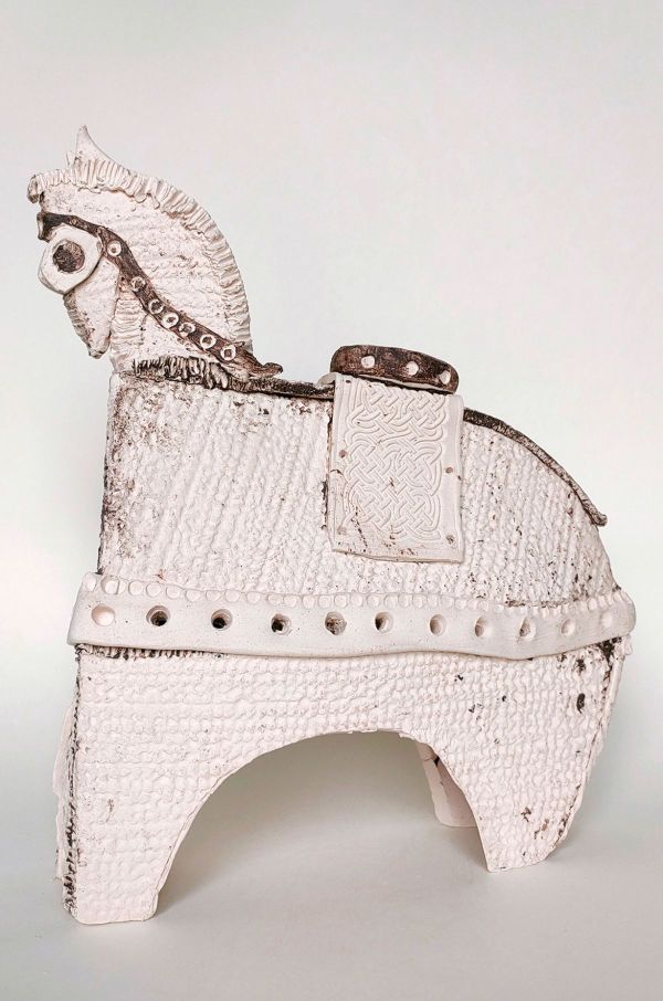 Knights No:6, 2023, Stoneware, 1240°, 30 x 27 x 11 cm.